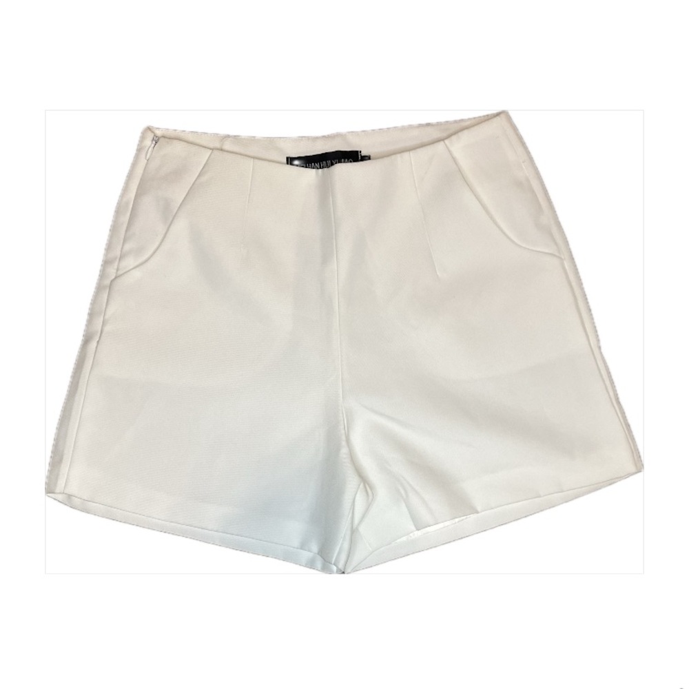 Brand new, never used it, size 4, white cotton short.
